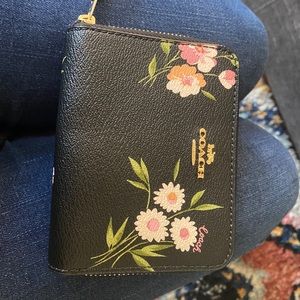 NWOT Coach Floral Wallet